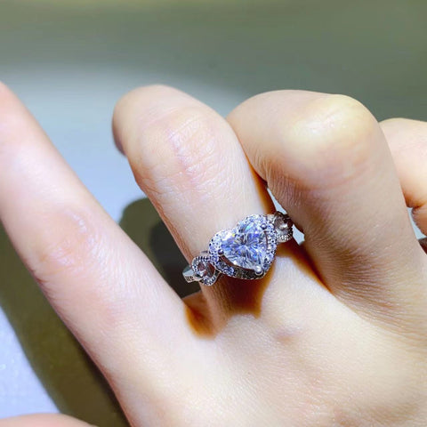 1 Carat Moissanite 925 Sterling Silver Ring 1 Carat Moissanite 925 Sterling Silver Ring
