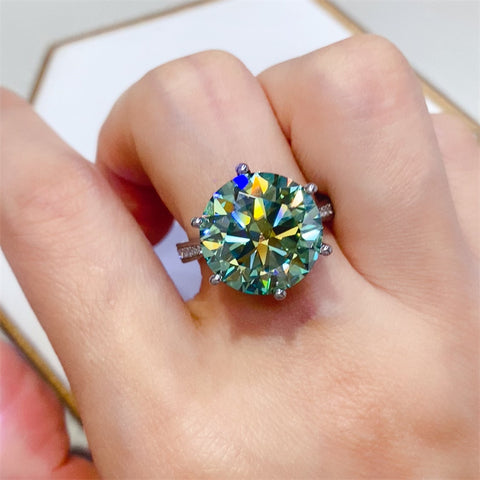 10 Carat Moissanite 925 Sterling Silver Ring 10 Carat Moissanite 925 Sterling Silver Ring