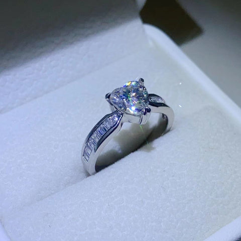 1 Carat Moissanite 925 Sterling Silver Ring 1 Carat Moissanite 925 Sterling Silver Ring