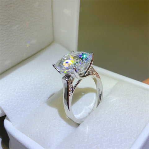 10 Carat Moissanite 925 Sterling Silver Ring 10 Carat Moissanite 925 Sterling Silver Ring