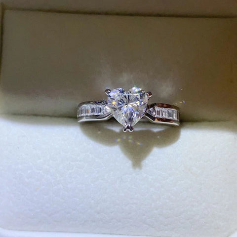 1 Carat Moissanite 925 Sterling Silver Ring 1 Carat Moissanite 925 Sterling Silver Ring