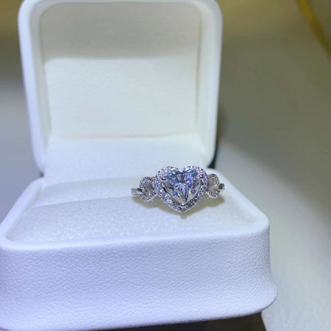 1 Carat Moissanite 925 Sterling Silver Ring 1 Carat Moissanite 925 Sterling Silver Ring