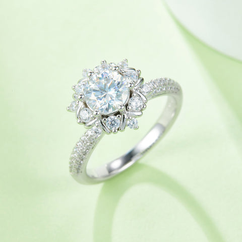 1 Carat Moissanite 925 Sterling Silver Flower Shape Ring 1 Carat Moissanite 925 Sterling Silver Flower Shape Ring
