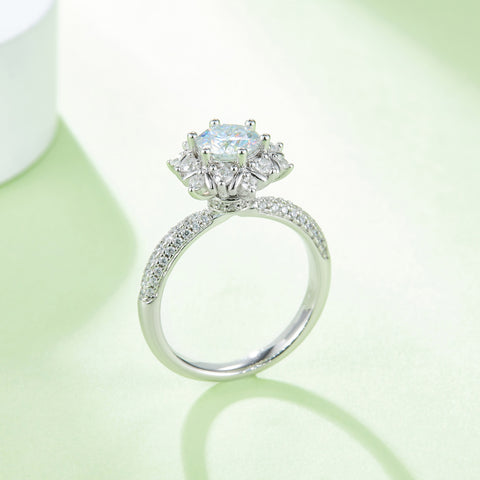 1 Carat Moissanite 925 Sterling Silver Flower Shape Ring 1 Carat Moissanite 925 Sterling Silver Flower Shape Ring