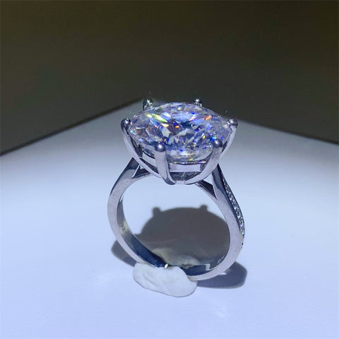 10 Carat Moissanite 925 Sterling Silver Ring 10 Carat Moissanite 925 Sterling Silver Ring
