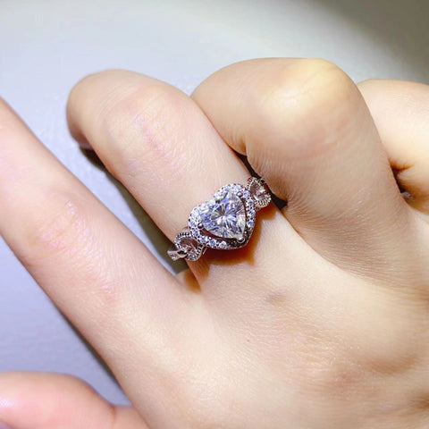 1 Carat Moissanite 925 Sterling Silver Ring 1 Carat Moissanite 925 Sterling Silver Ring