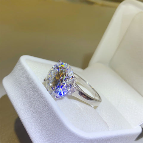 10 Carat Moissanite 925 Sterling Silver Ring 10 Carat Moissanite 925 Sterling Silver Ring
