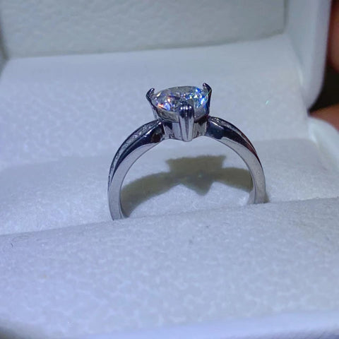 1 Carat Moissanite 925 Sterling Silver Ring 1 Carat Moissanite 925 Sterling Silver Ring