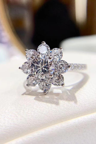 1 Carat Moissanite Flower Ring 1 Carat Moissanite Flower Ring