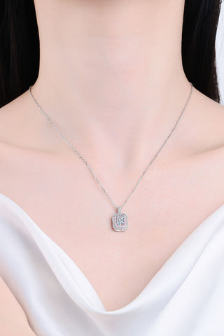 1 Carat Moissanite Geometric Pendant Chain Necklace 1 Carat Moissanite Geometric Pendant Chain Necklace