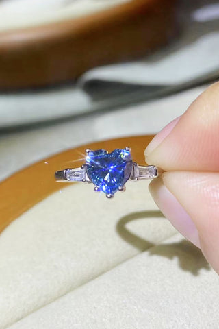 1 Carat Moissanite Heart-Shaped Platinum-Plated Ring in Blue 1 Carat Moissanite Heart-Shaped Platinum-Plated Ring in Blue