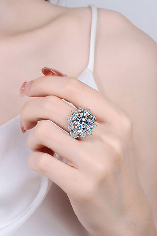 10 Carat Moissanite Flower-Shaped Ring 10 Carat Moissanite Flower-Shaped Ring