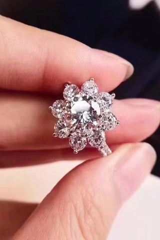 1 Carat Moissanite Flower Ring 1 Carat Moissanite Flower Ring