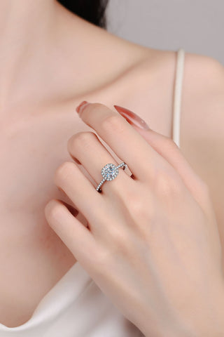 1 Carat Moissanite 925 Sterling Silver Halo Ring 1 Carat Moissanite 925 Sterling Silver Halo Ring