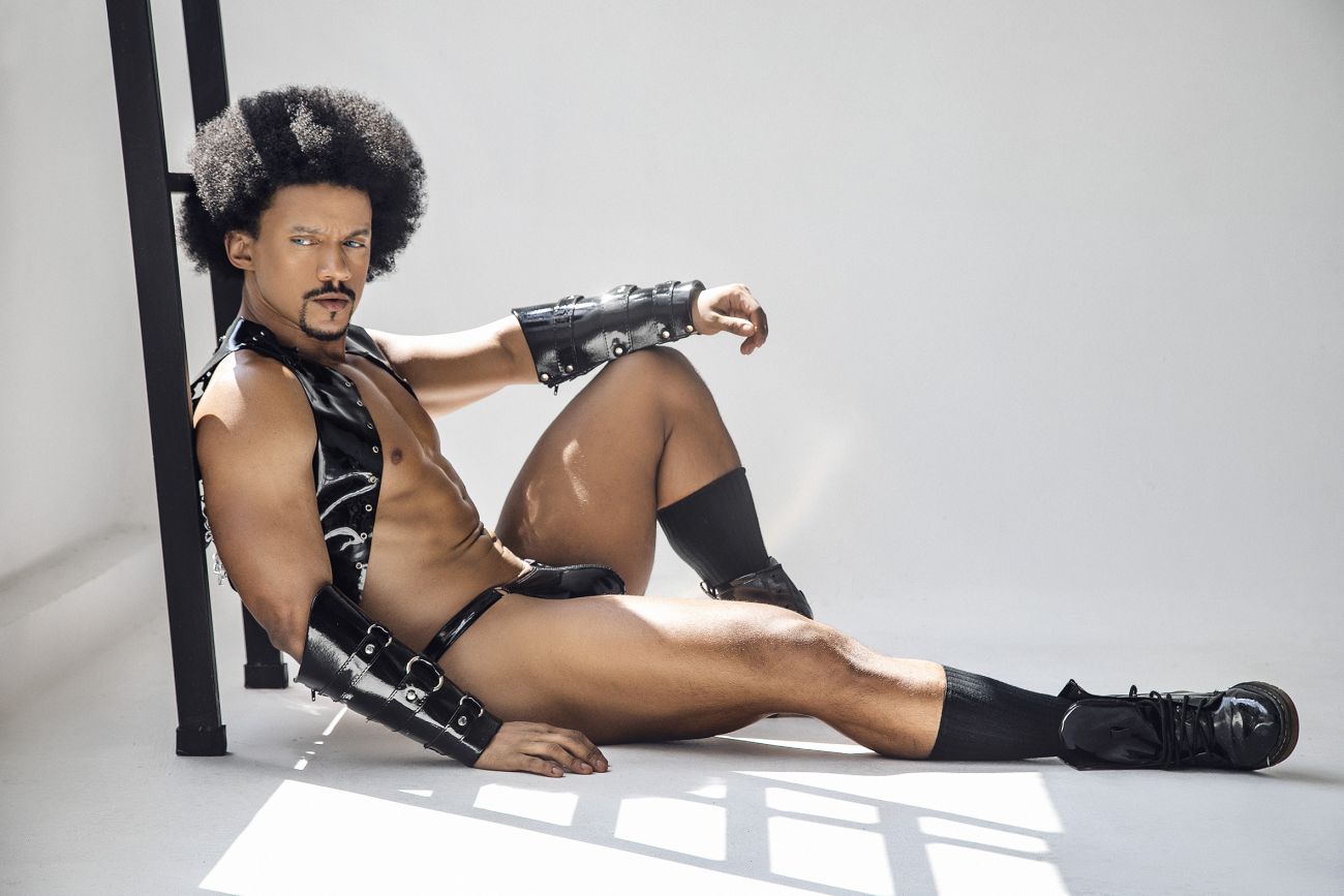 CandyMan_99819_Gloss%20Black_2.jpg
